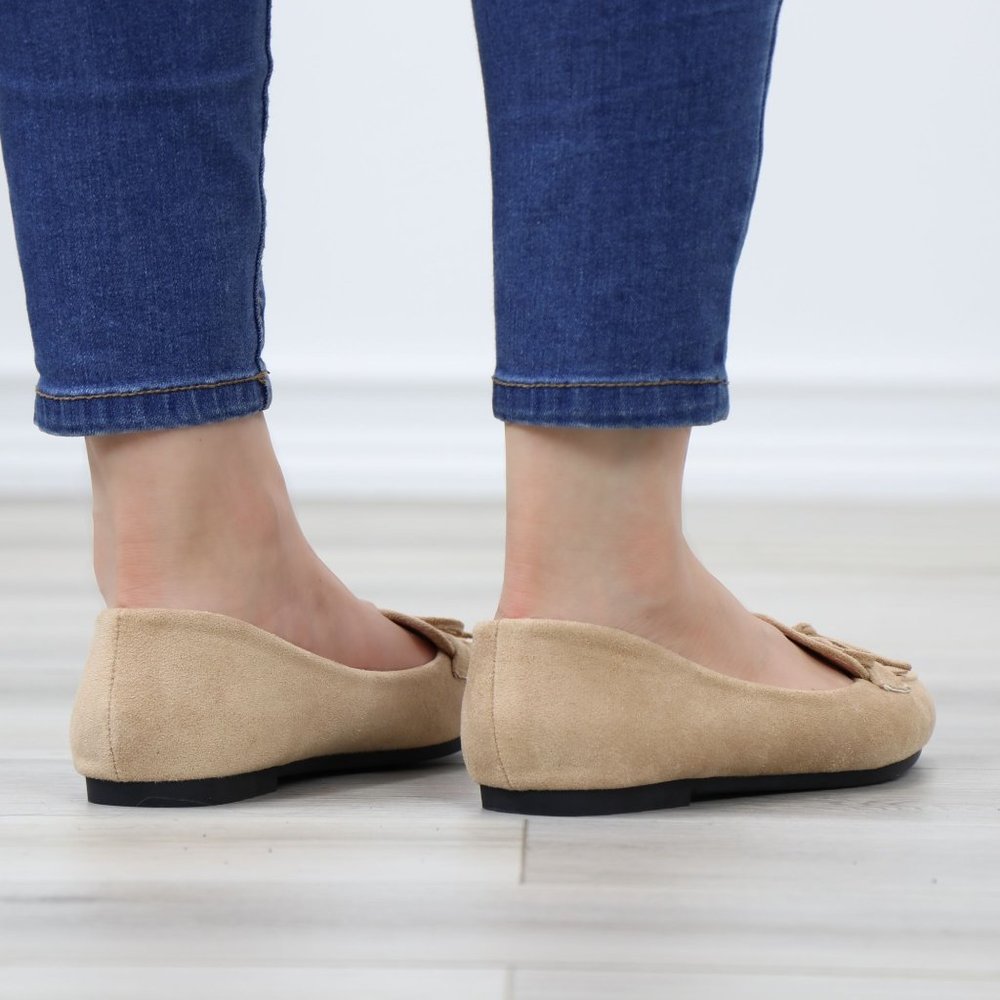 Tan Faux Suede Pointed Toe No Heel Flat Loafers Shoe Bow Tassel Decor Slip On - Picture 7 of 14